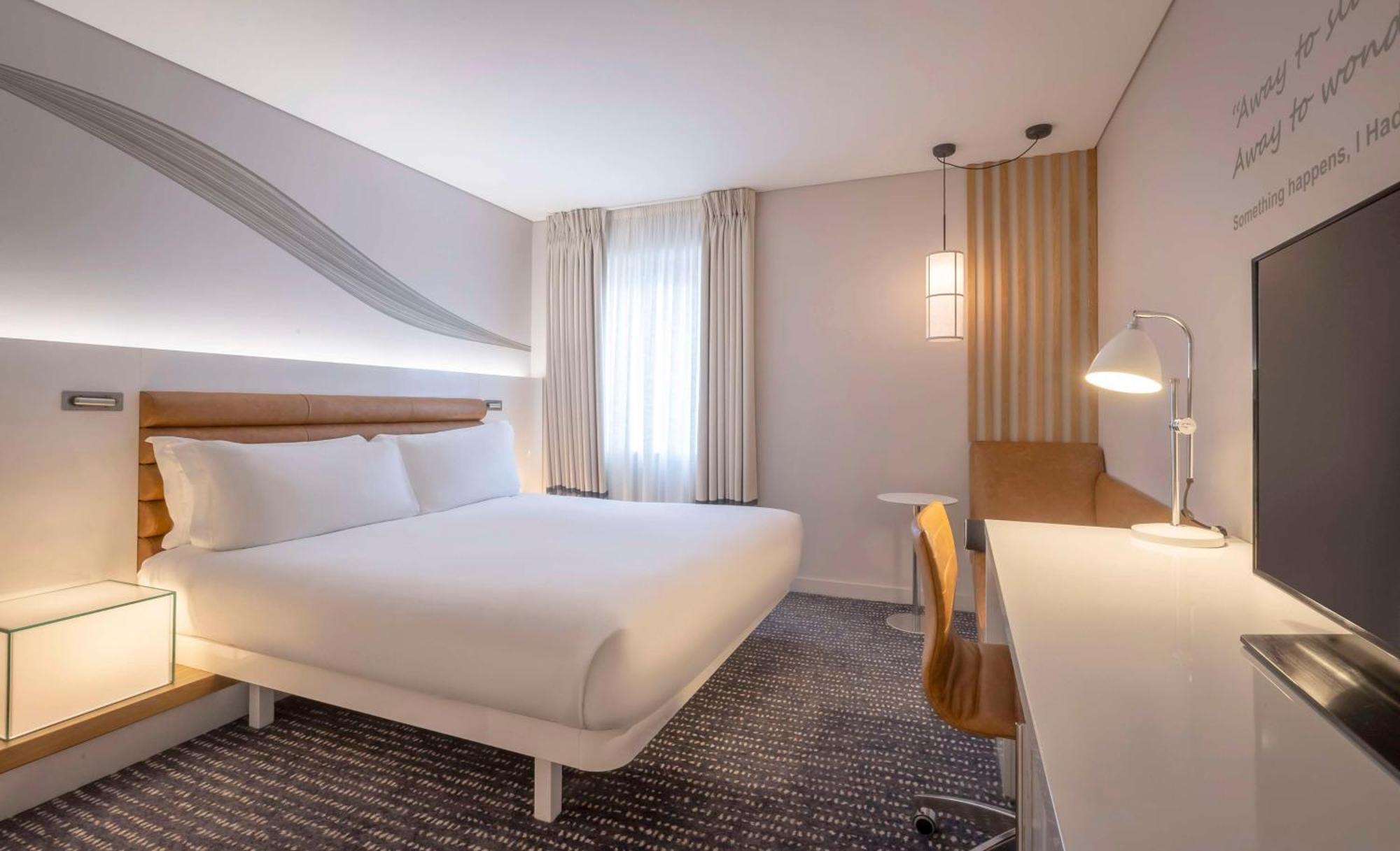 The Morrison Dublin, Curio Collection By Hilton Hotel Kültér fotó A room at the hotel