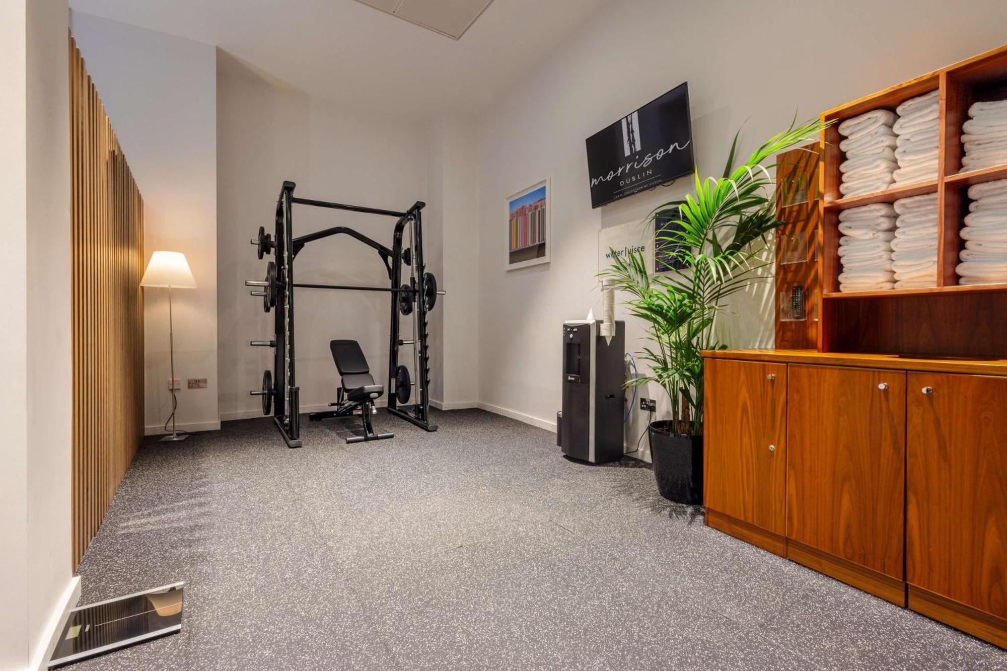 The Morrison Dublin, Curio Collection By Hilton Hotel Kültér fotó A typical treatment room at a physiotherapy clinic